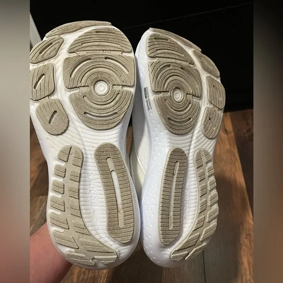 EUC Women’s Brooks Glycerin Cream and White Size 9 - Picture 13 of 13